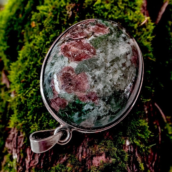 Rare Garnet Jadeite Eclogite Sterling Silver Pendant - Picture 6 of 8